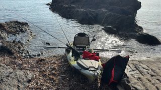 Kayak de pesca con accesorios
