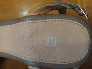 Sandalias marrones con tacón