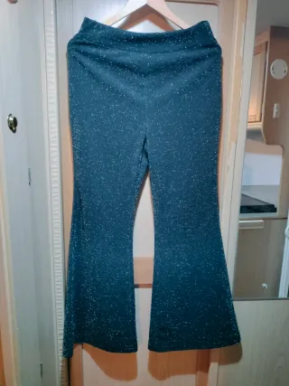 Pantalón campana brillante negro y plateado