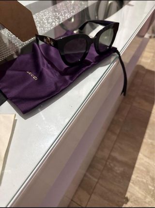 Gafas Gucci Negras y plateadas degradadas.