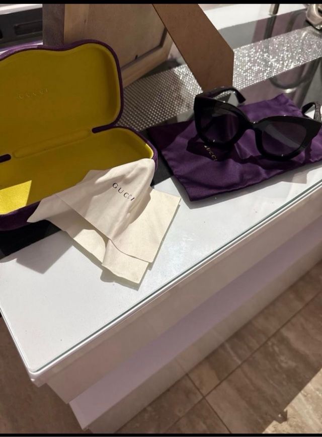 Gafas Gucci Negras y plateadas degradadas.