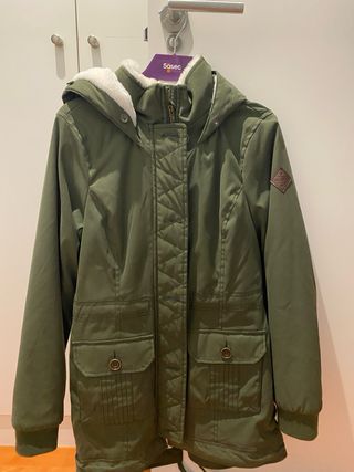 Abrigo Hollister verde con capucha y pelitos
