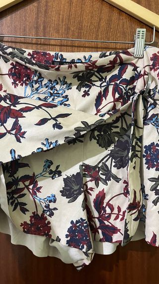 Falda pantalón estampada beige y multicolor