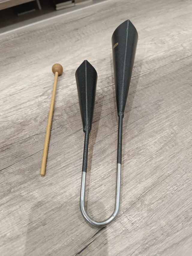 Agogo de percusión con baqueta