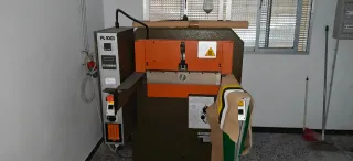 Troqueladora timbradora PL 1001