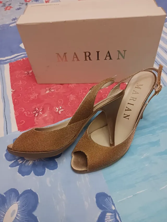 Zapatos de fiesta dorados Marian