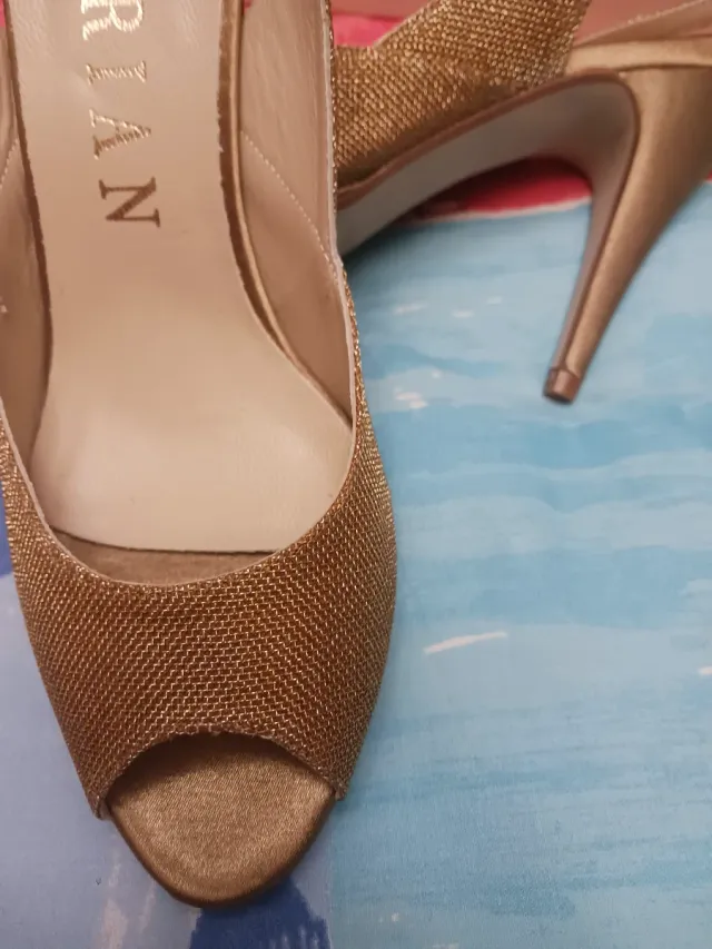 Zapatos de fiesta dorados Marian