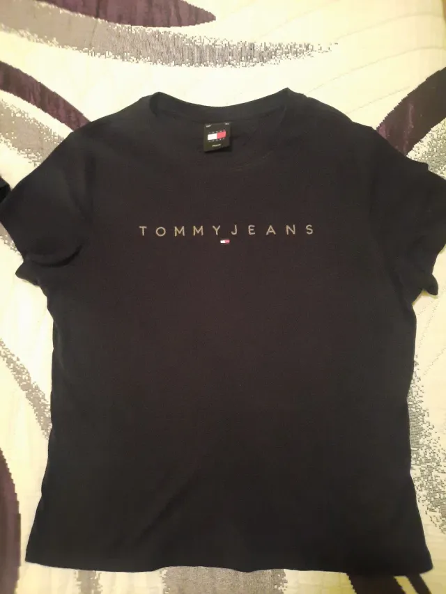 Lote Camisetas Guess y Tommy Jeans Negras y Verde