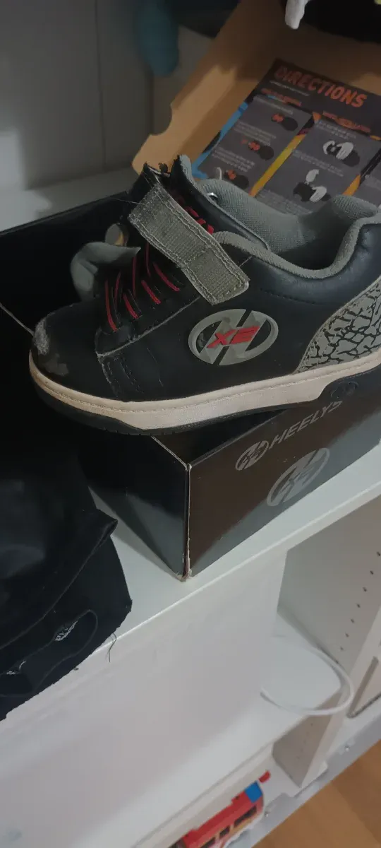 Tenis Heelys Negros con Ruedas