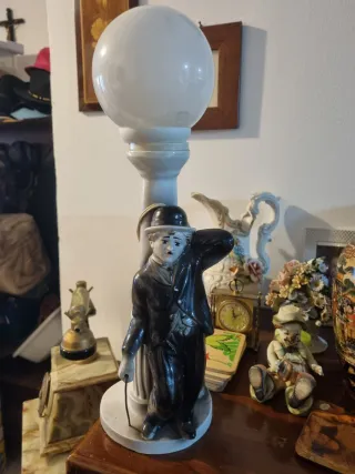 Lampada vintage Chaplin in porcellana