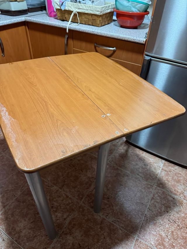 Mesa de cocina plegable madera y metal