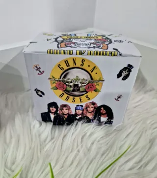 Caneca Guns N' Roses Crânio com Armas