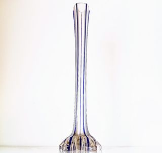 Jarra vidro translúcido com fios azuis