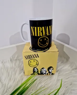 Caneca Nirvana Smiley Face Preta e Amarela