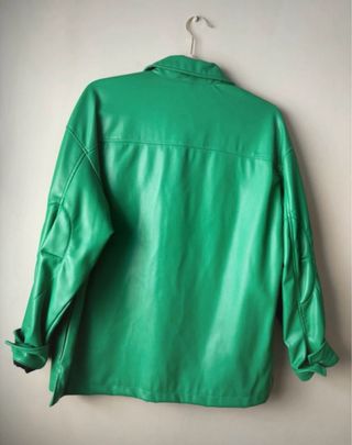 Chaqueta verde polipiel oversize