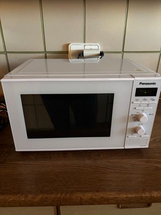 Microondas Panasonic NNJ151WM