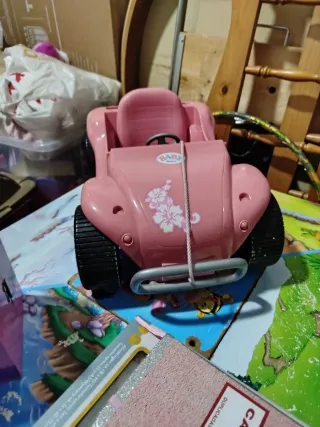 Cochecito rosa para muñecas