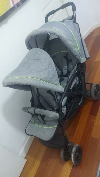 Silla de paseo gemelar gris
