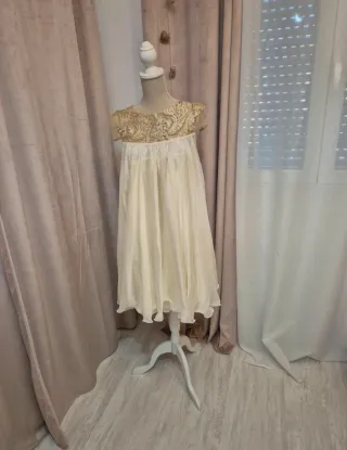 Vestido de fiesta beige y blanco