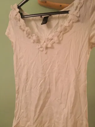 Camiseta blanca manga corta con volantes