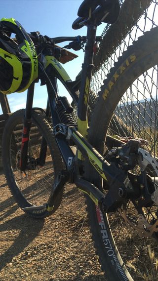 YT TUES 2017 27,5 Bici descenso