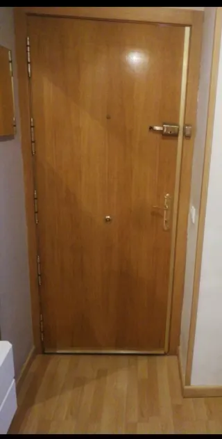 Puerta de entrada madera