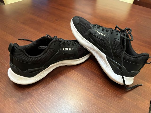 Zapatillas McKenzie Negras y Blancas