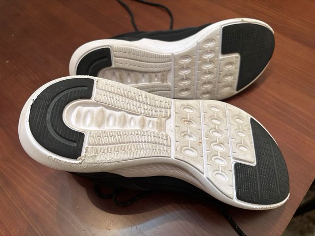 Zapatillas McKenzie Negras y Blancas