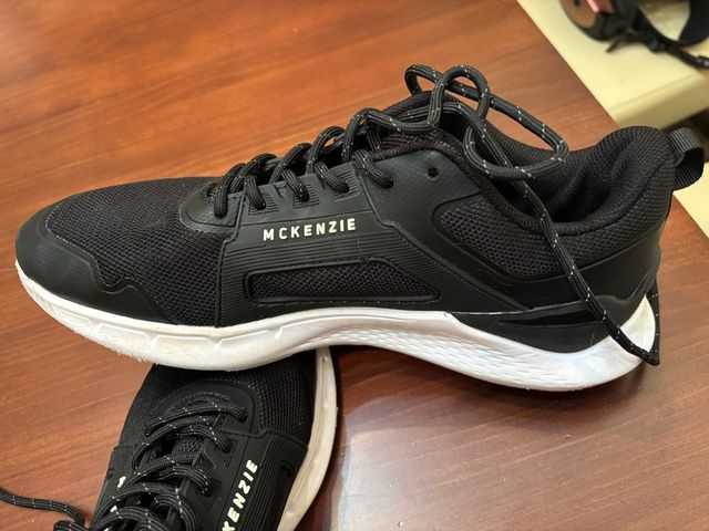 Zapatillas McKenzie Negras y Blancas