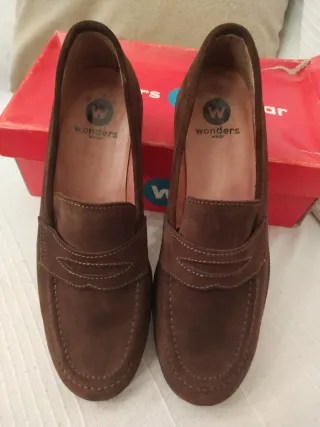 Mocasines Wonders serraje marrones
