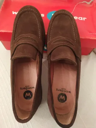 Mocasines Wonders serraje marrones