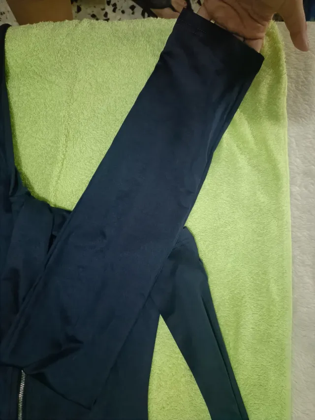 Mono azul con cremallera