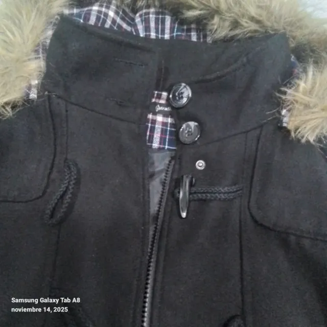 Chaqueta con capucha y pelo