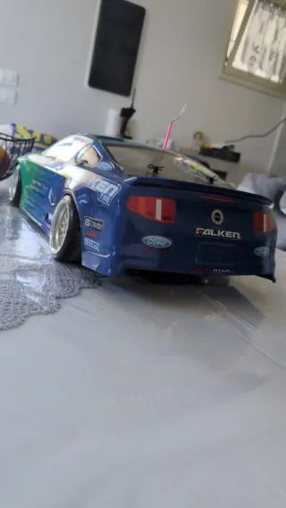 Modellino auto elettrica Falken