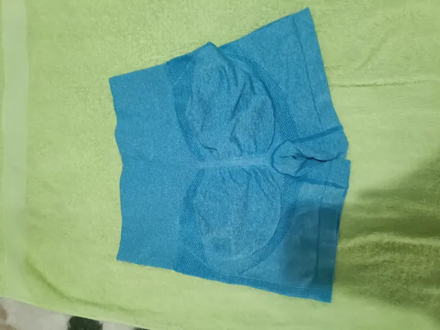 Conjunto deportivo azul