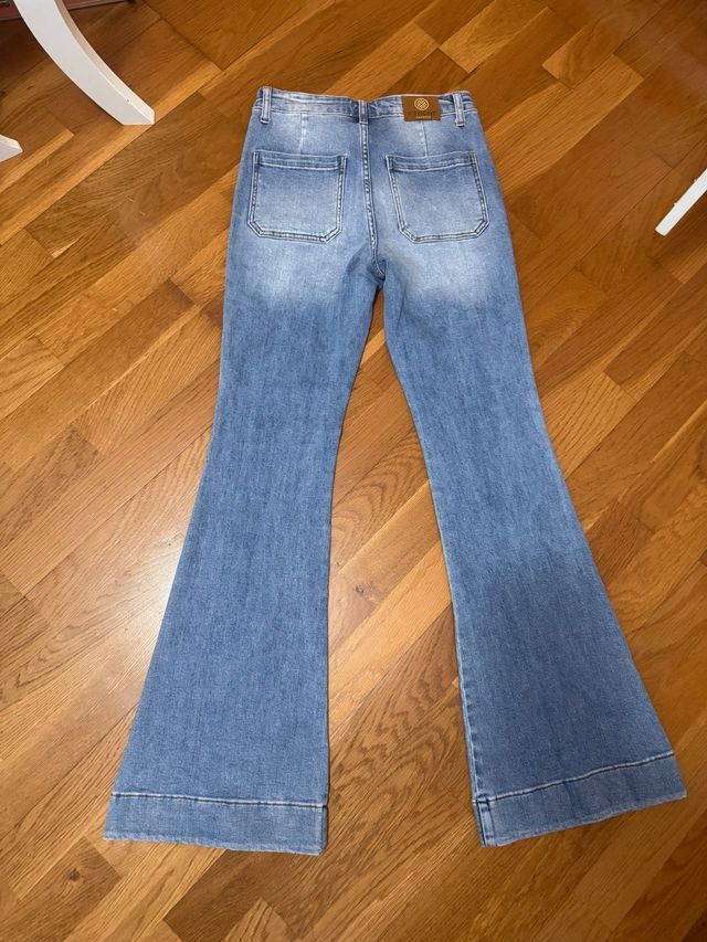 Vaqueros Suances con tachuelas