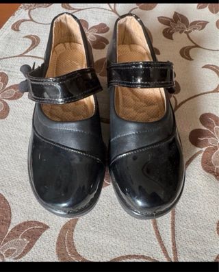 Scarpe nere eleganti con cinturino