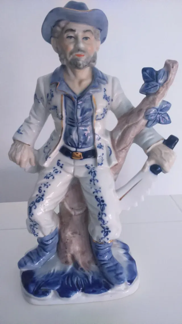 Antiche figure in porcellana