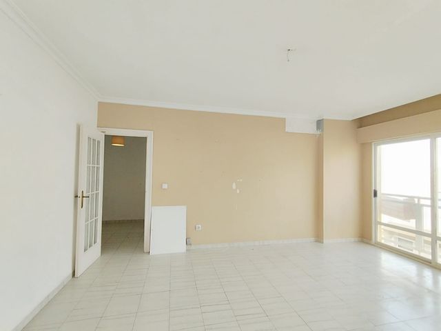 GRATIS Baldosa Gris Veteada 30x30 TORREVIEJA