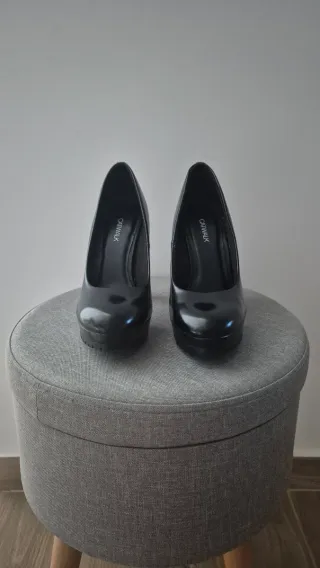 Sapatos de salto alto pretos