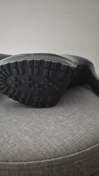 Sapatos de salto alto pretos