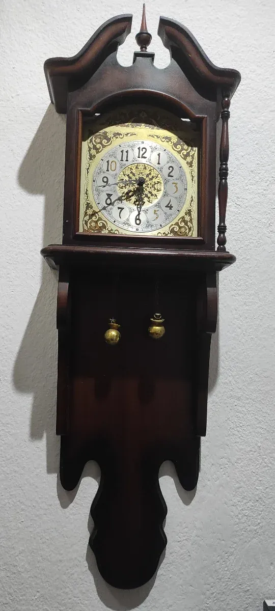 Reloj de pared madera y cristal