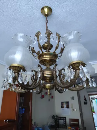 Lámpara de araña antigua dorada