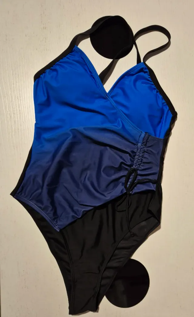 Costume e slip a pois