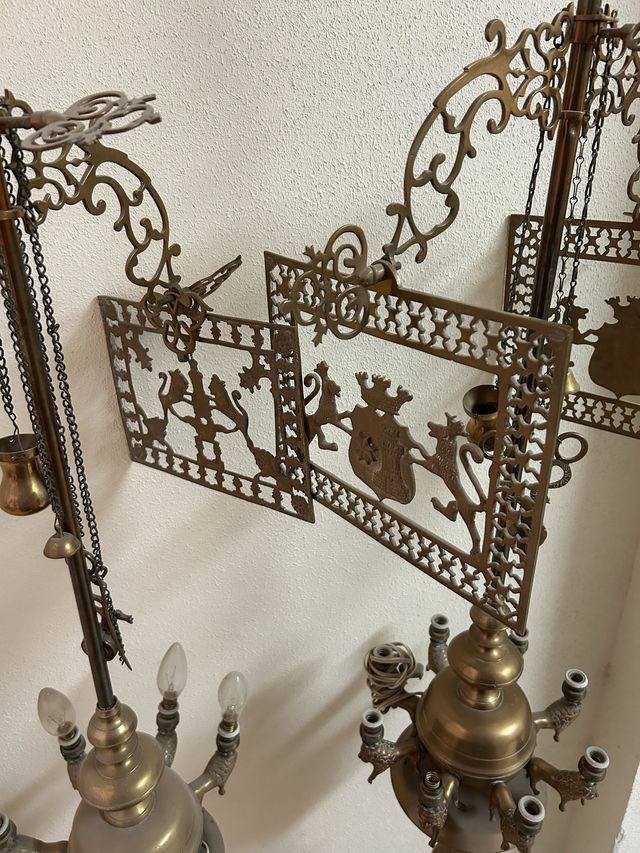 Lámparas de pie antiguas doradas