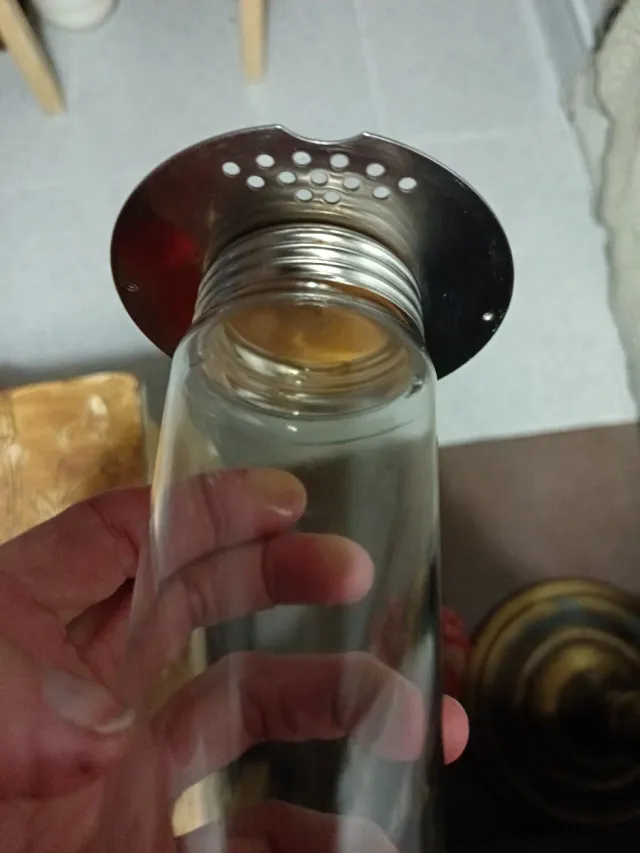 Jarra de cristal grande, algo más de 2 litros.