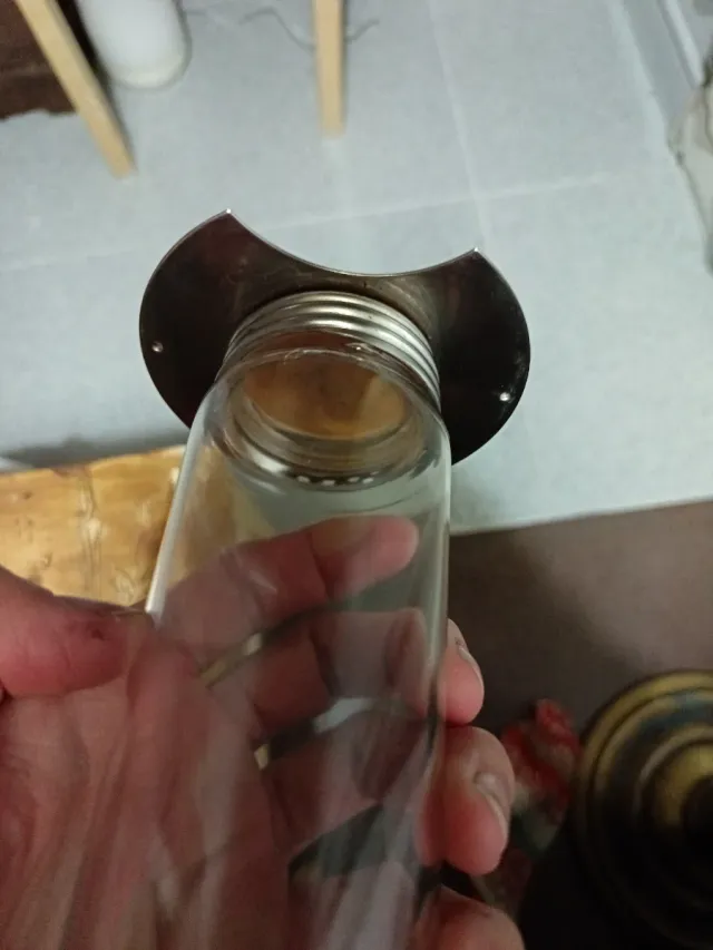 Jarra de cristal grande, algo más de 2 litros.