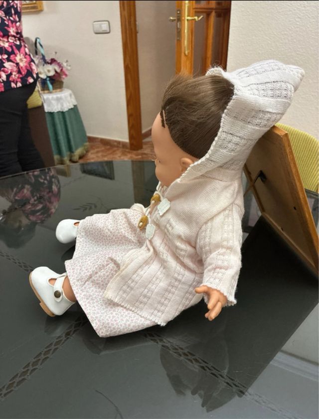 Muñeca de bebé con vestido rosa
