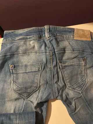 Pantalón vaquero pitillo tiro bajo