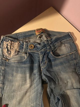 Pantalón vaquero pitillo tiro bajo